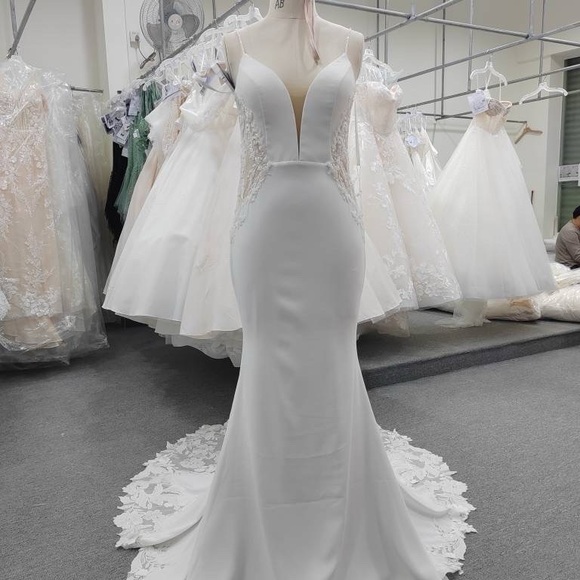 White Wedding Dress Never Worn - Picture 7 of 8